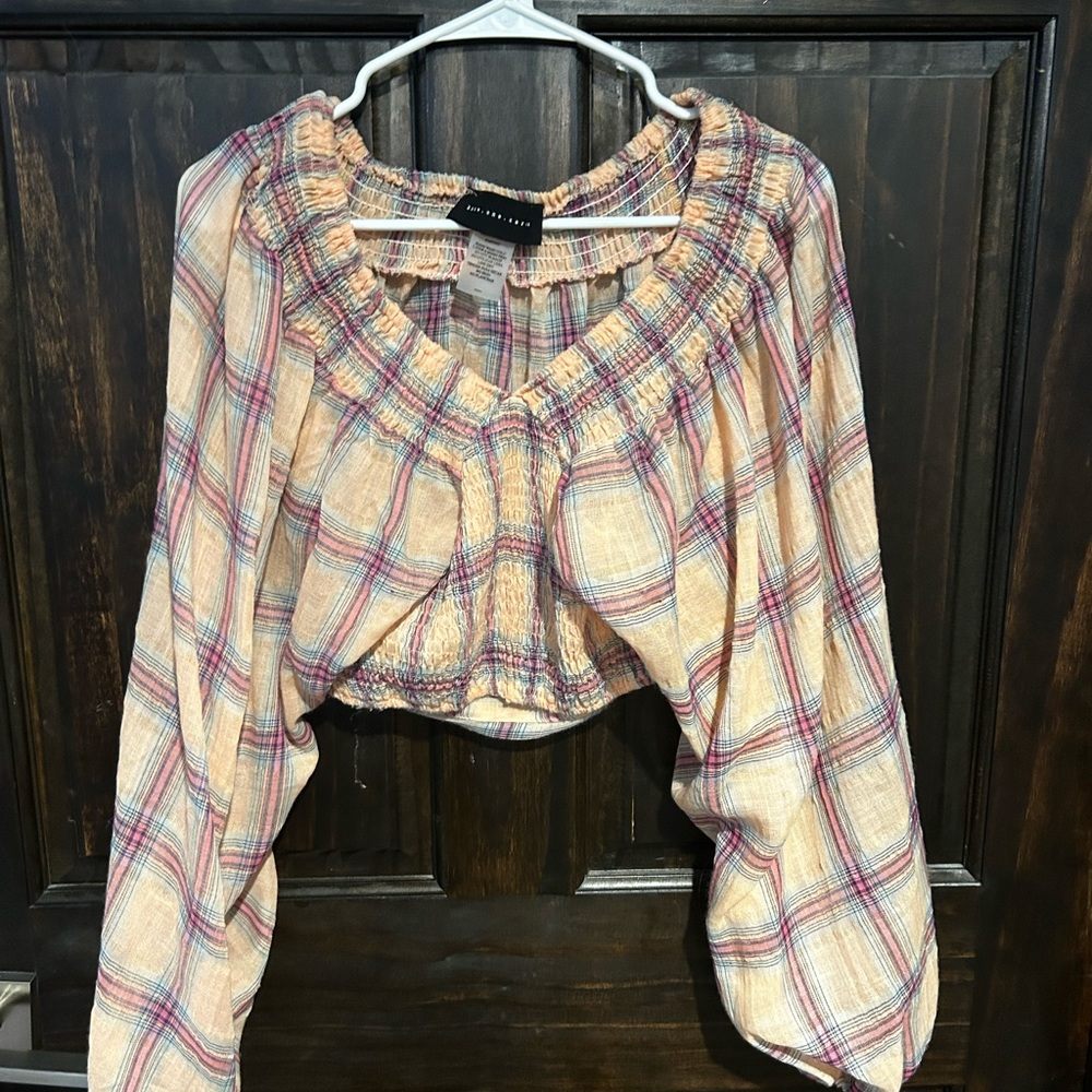 Women’s Peach plaid long sleeve cropped shirt